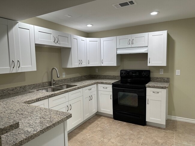 Photo - 631 Live Oak Dr