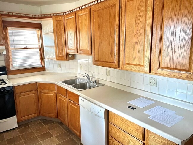Photo - 5 bedroom 2.5 bathroom in the Camp Randall...