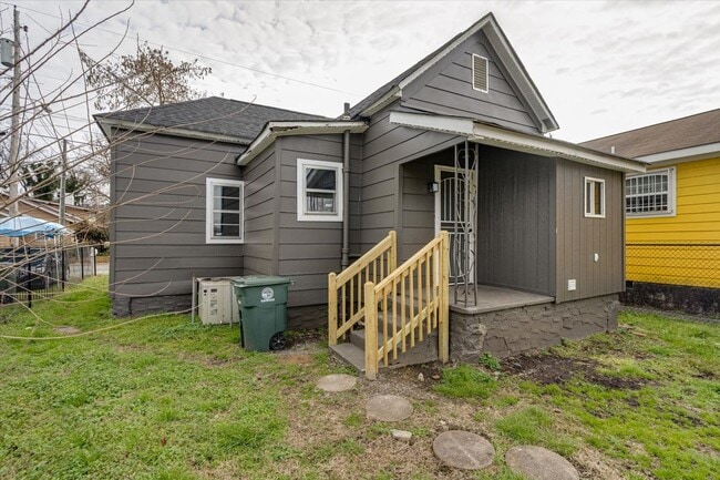 Building Photo - 555 Dodson Ave