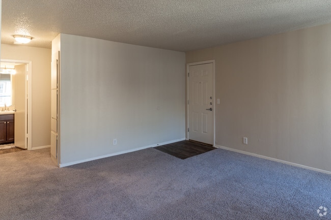 2BR, 2BA 1010SF