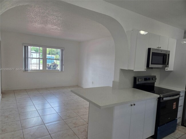 Photo - 10500 SW 30th St