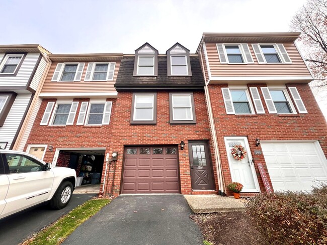 2 Bedroom, 1.5 Bath Townhouse - 2 Bedroom, 1.5 Bath Townhouse