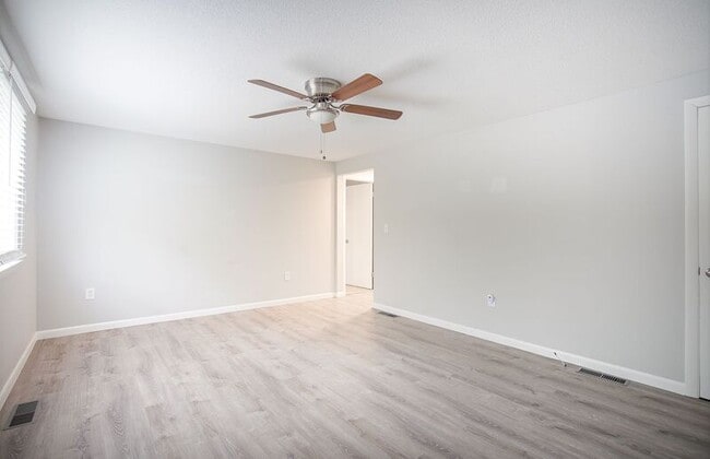 Photo - 1133-1135 N Westfield Street Unidad Left