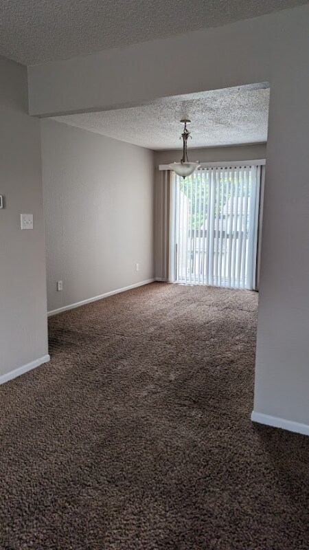 Photo - 204 NE Cedar Ct