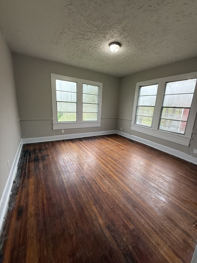 Photo - 3116 Steiner Ave SW