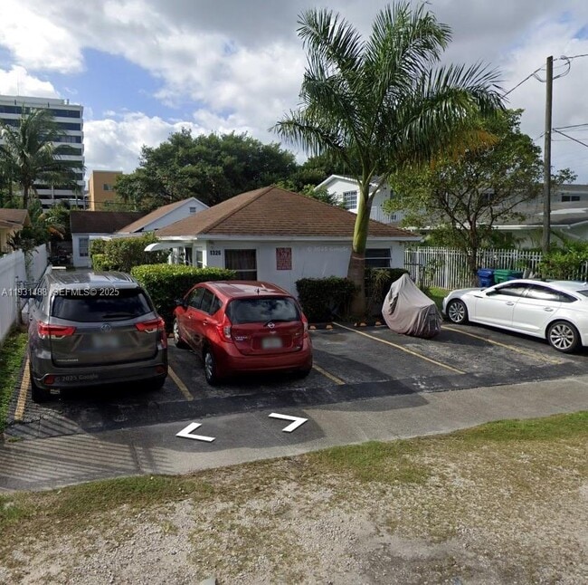 Building Photo - 1326 NE 110th St Unit 5