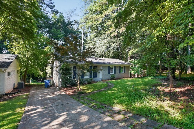 Photo - 807 Cardova Dr NE
