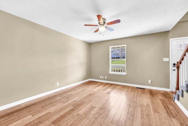 Photo - Amazing 3 bedroom 2 bathroom close to Fort...