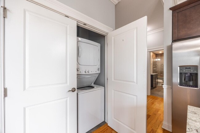 520 N Western Ave Unit 2