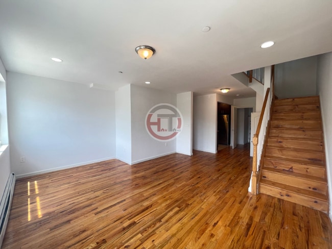 Building Photo - 1111 Adee Ave Rental