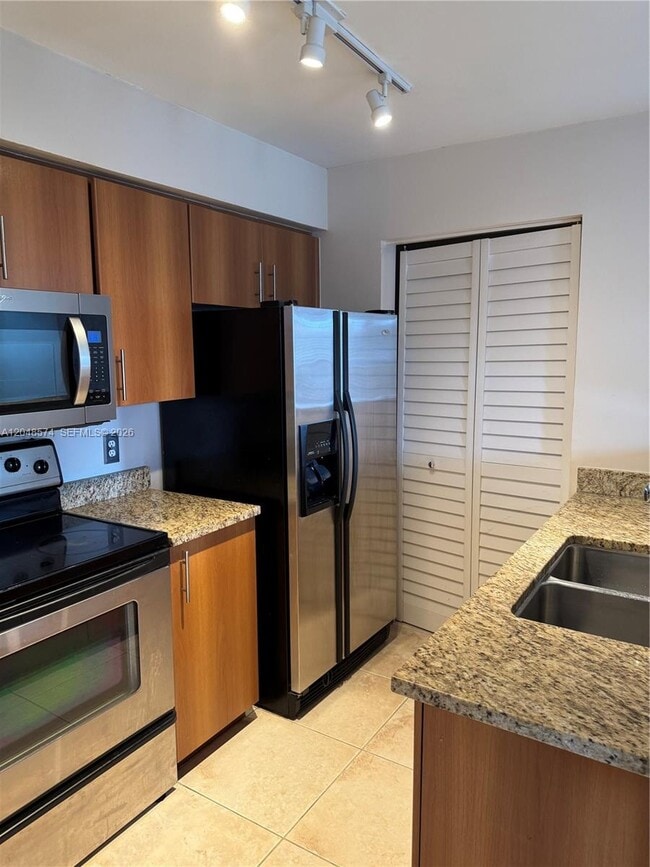 Building Photo - 1205 Crystal Way Unit E