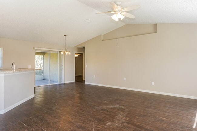 Photo - 3164 Covington Dr N