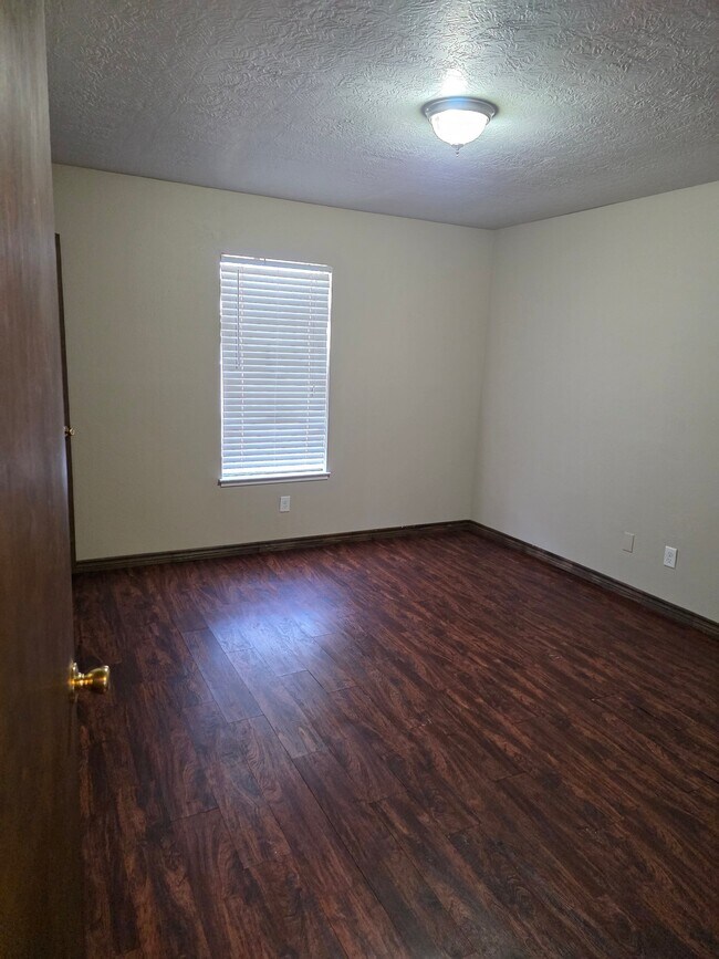 1315 N Twin City Hwy Unidad 4