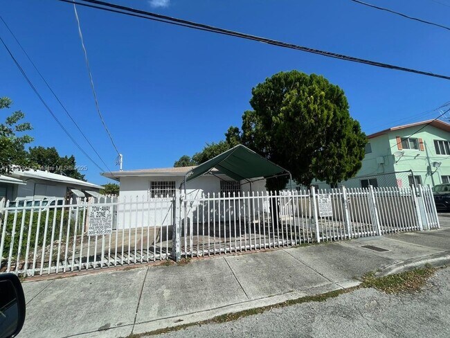 Building Photo - 1019 NW 24th St Unit 1019-1019 Rental