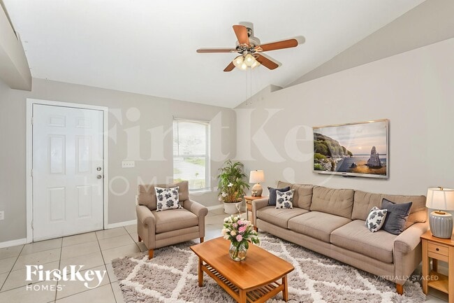 Photo - 681 Sauders Rd SE