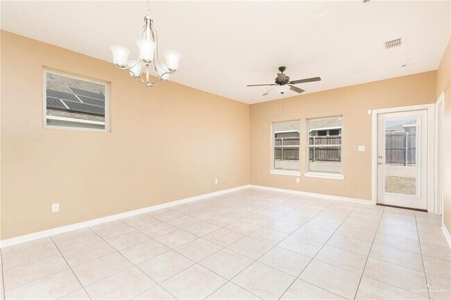 Photo - 15 E Candor Dr