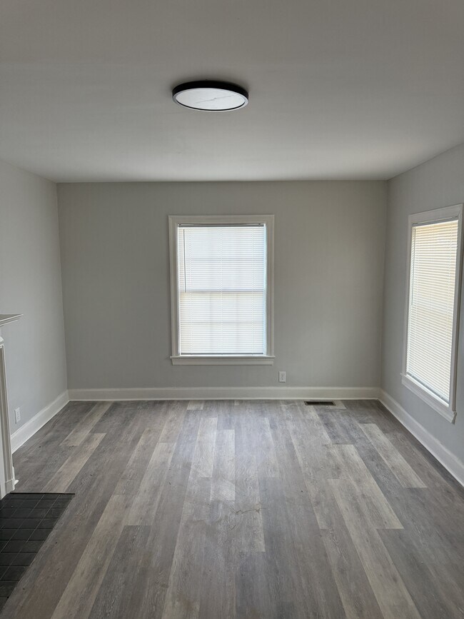 Photo - 931 4th Terrace W