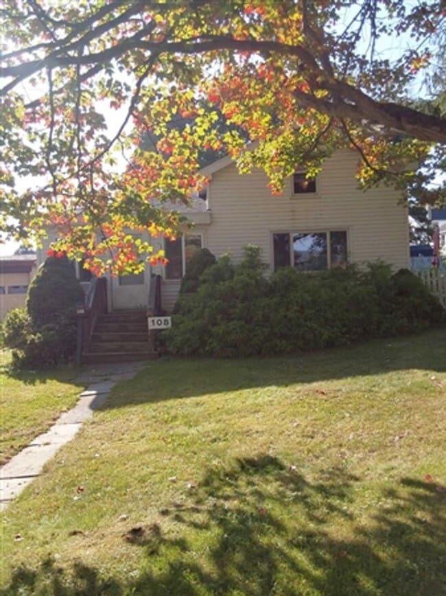 Photo - Beautiful 3 bdrm Home! Double Lot!