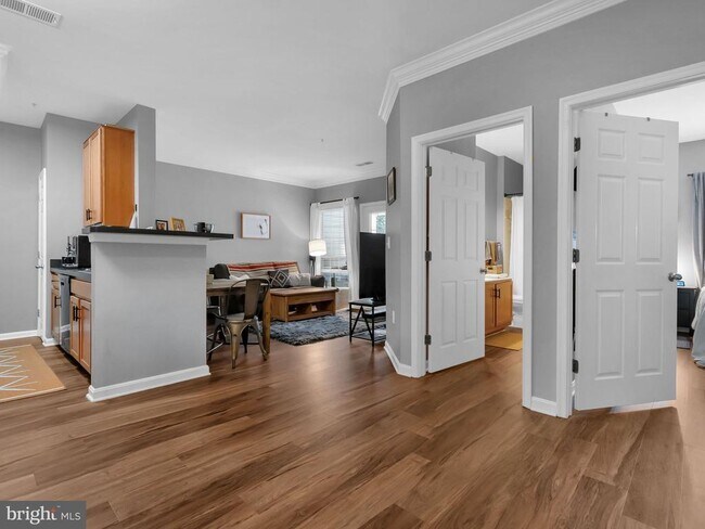 Photo - 4852 Eisenhower Ave Unit 136