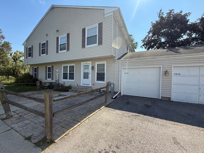 Building Photo - 17018 Beach St Rental
