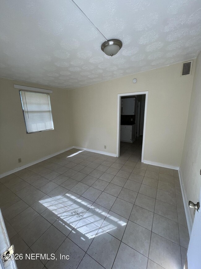 2179 W 40th St