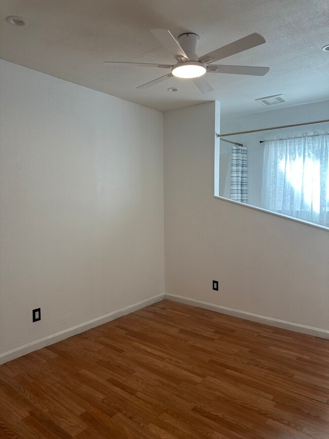 Photo - 284 Limerick Way Unit # B