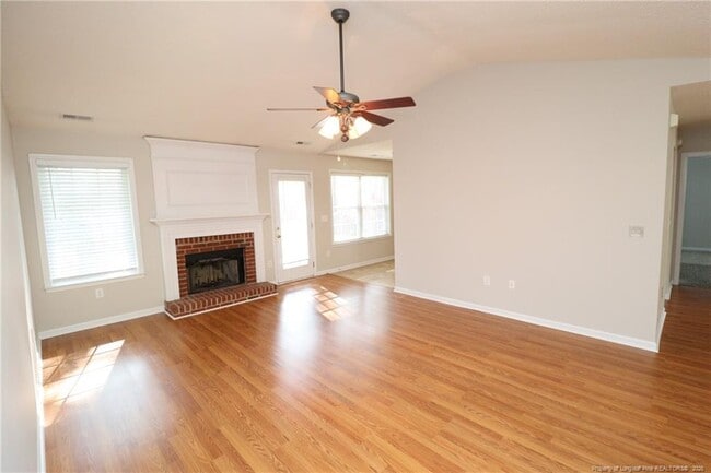 Photo - 305 Firefly Rd