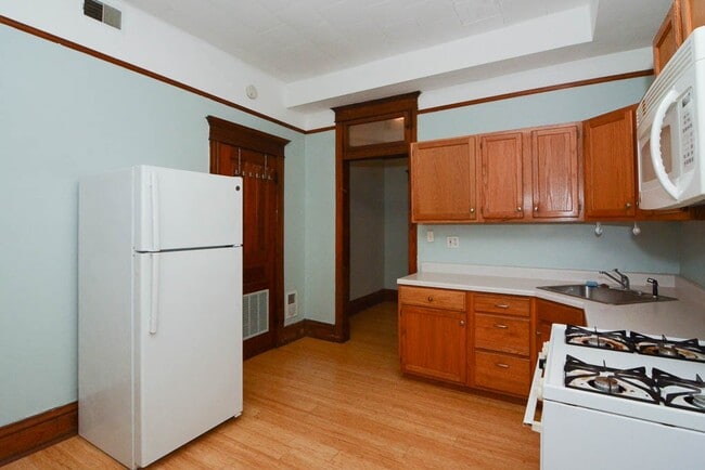 Building Photo - 1723 W Huron St Unit 2c