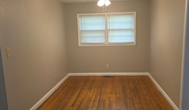 Photo - Nice brick 3 bedroom home! $1250! Large fenced yard!