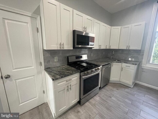 Photo - 709 W Girard Ave