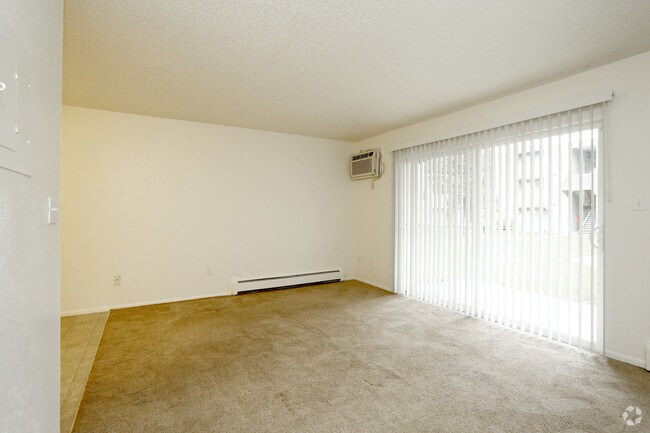 2BR, 1BA - 800 SF