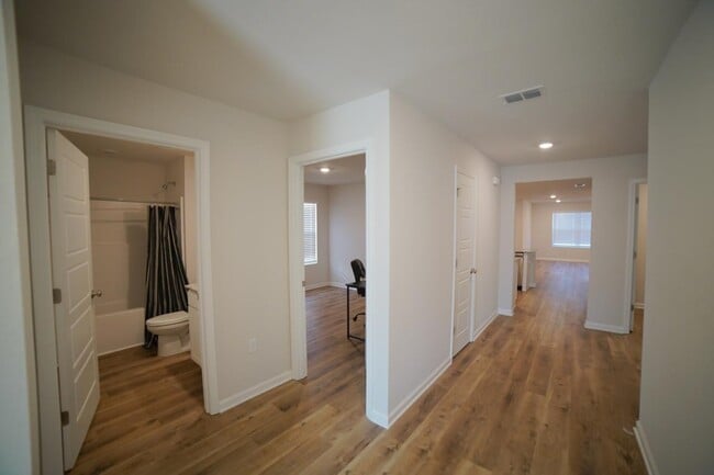 Photo - 4053 Brownstone Wy