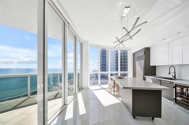 Photo - 16001 Collins Ave Unidad 701