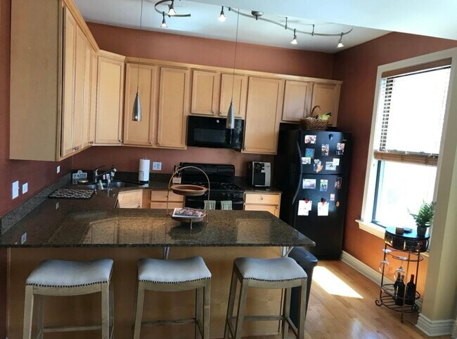 Kitchen - 1654 W Wabansia Ave Unit 2