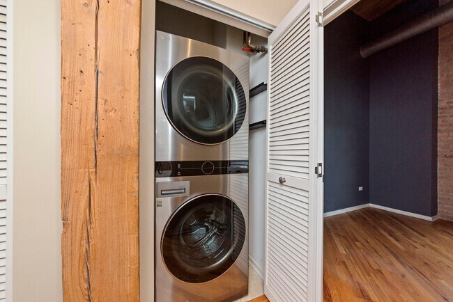 Photo - 1040 W Adams St Unidad 610