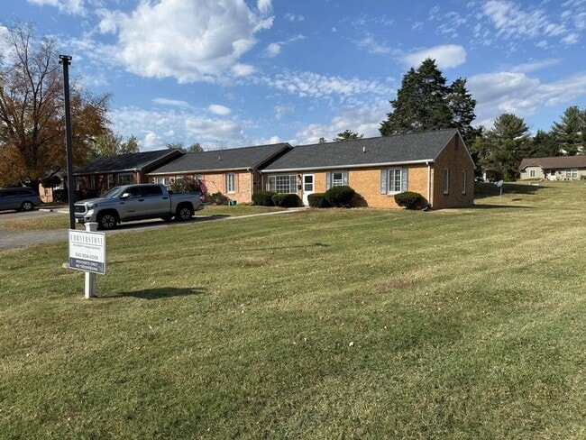 Photo - 1101 Lakeview Pl