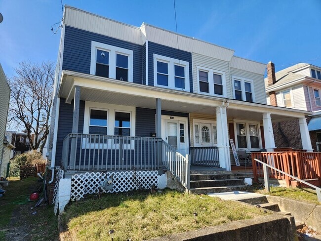 Building Photo - Twin home with stainless appliances, centr...