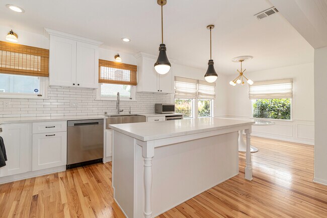 9323 Kincardine - 9323 Kincardine Ave