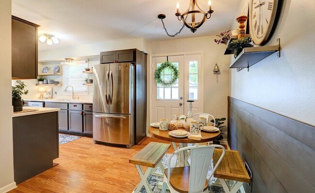 Photo - 1441 Lewison Ave NE