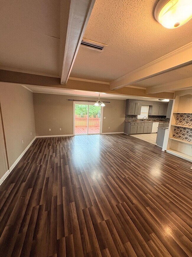 Photo - 102 Navaho Dr
