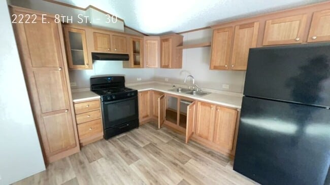 Photo - 2222 E 8th St