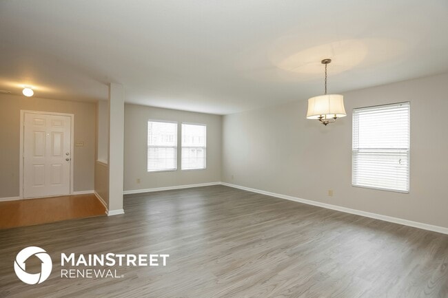 Photo - 3325 Aldwych Way