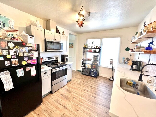 Photo - Corner Unit in the Heart of the Tacoma Art District! Unit 3