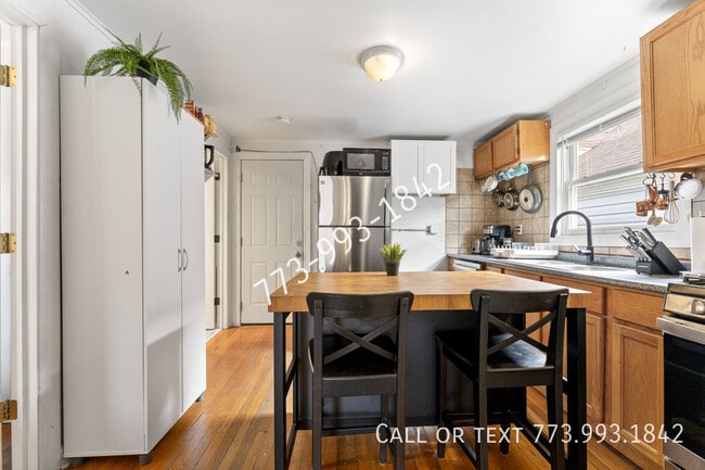 Photo - 3658 W George St Unit 2