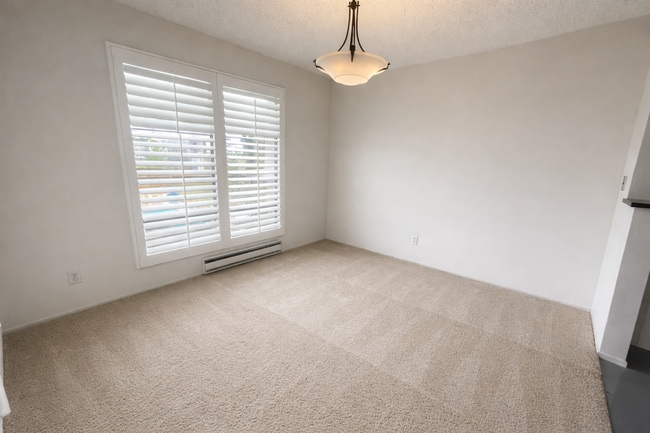 Photo - 1 BEDROOM / 1 BATH CONDO AVAILABLE AT WATERGATE COMPLEX IN EMERYVILLE!!! Unidad 429