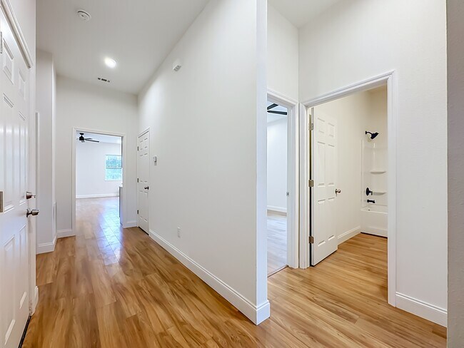 Photo - 1192 W 25th St
