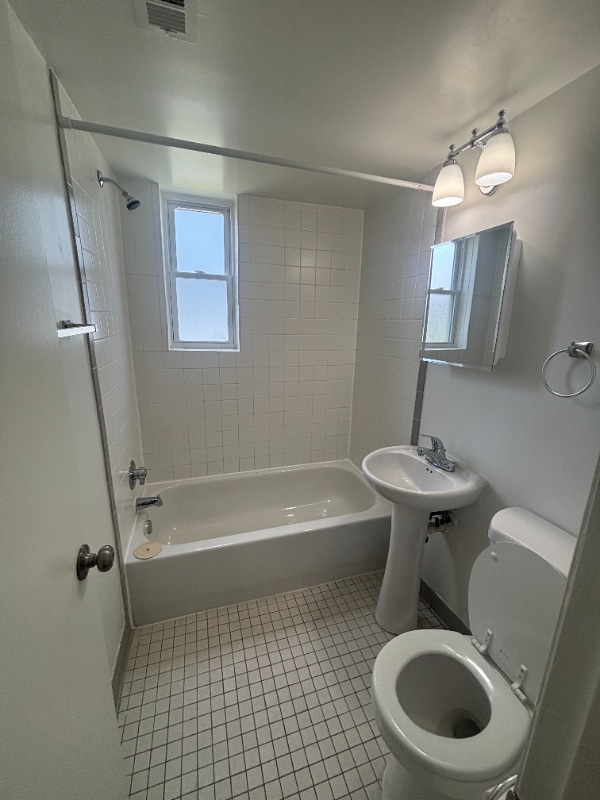 Photo - 718 Brandywine St SE Unit 102