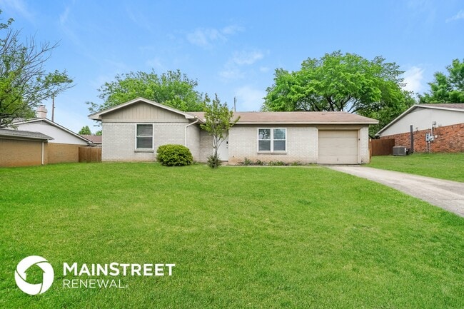 Building Photo - 728 Poe St