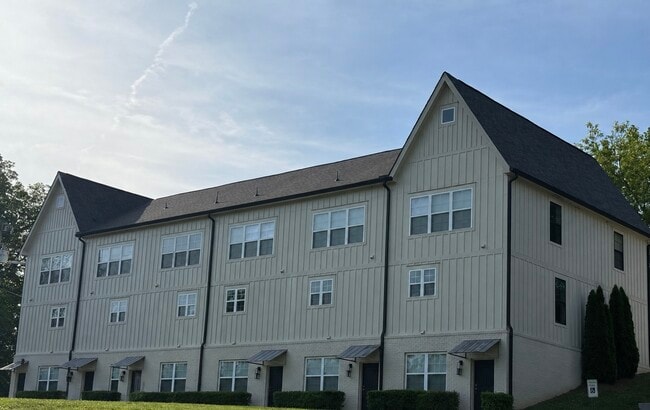 Photo - 2747 Jersey Ave