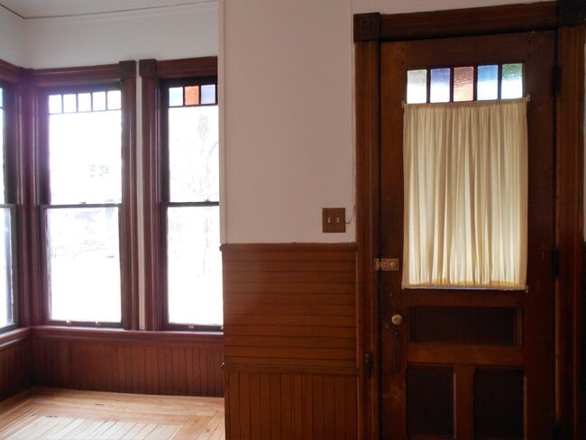 Building Photo - 8 5th Ave Unit 8 5th Ave Apt 2